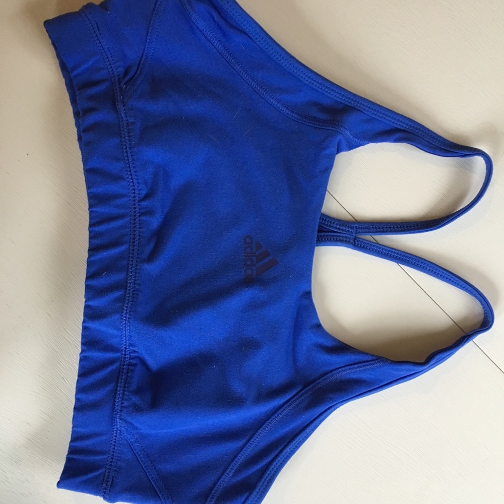 Adidas sports bra size medium